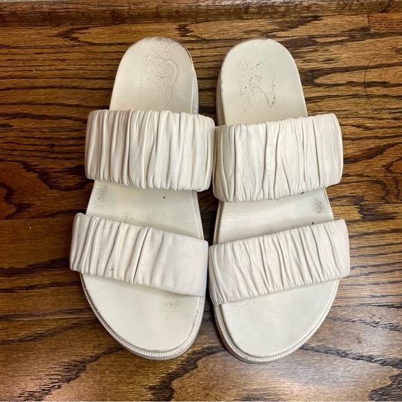 Sorel Cream Slide Sandals - Picture 5 of 5